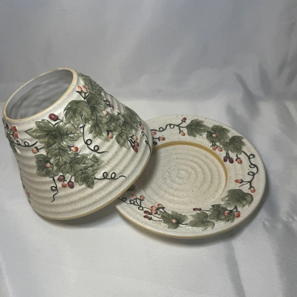 Yankee Candle Ceramic Shade and Tray Set Embossed Leaves Berries Cream Green
